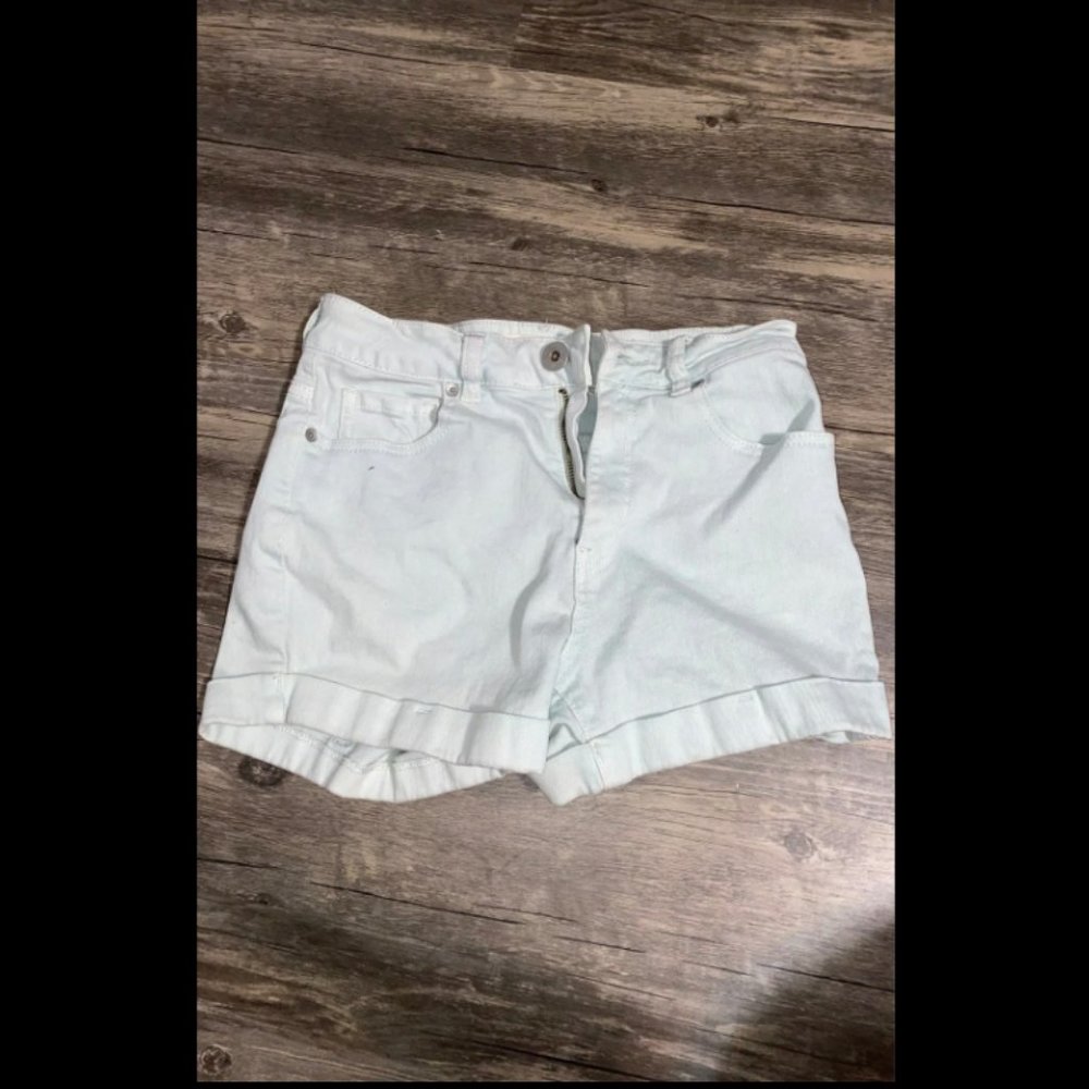 Size 3 in women's light blue bullhead denim shorts